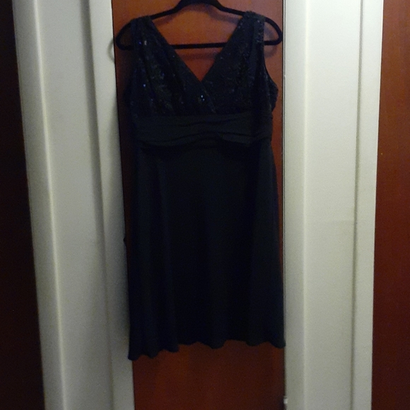 S L Fashions LBD - Picture 4 of 4